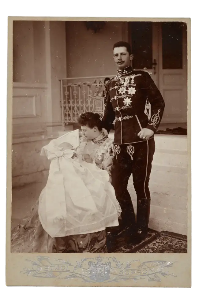 Prinz Friedrich zu Schaumburg-Lippe mit Prinzessin Luise und Tochter Stephanie